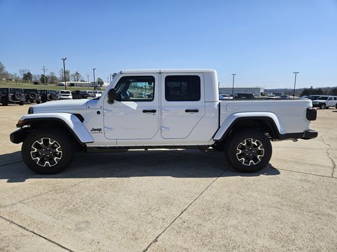 New 2026 Jeep Gladiator Sport AWD/4WD image 3