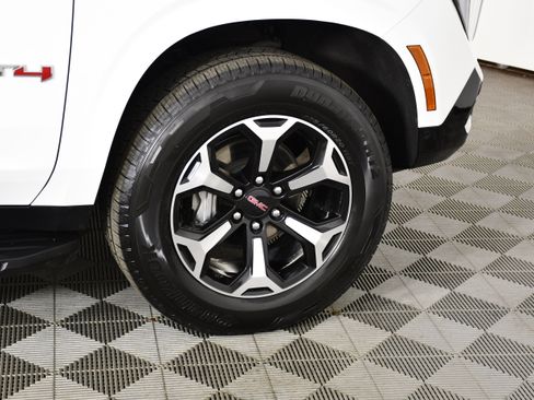 Used 2025 GMC Yukon AT4 AWD/4WD image 58