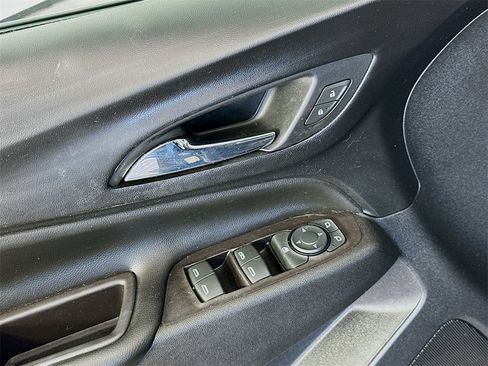 Used 2020 Chevrolet Equinox LT image 17