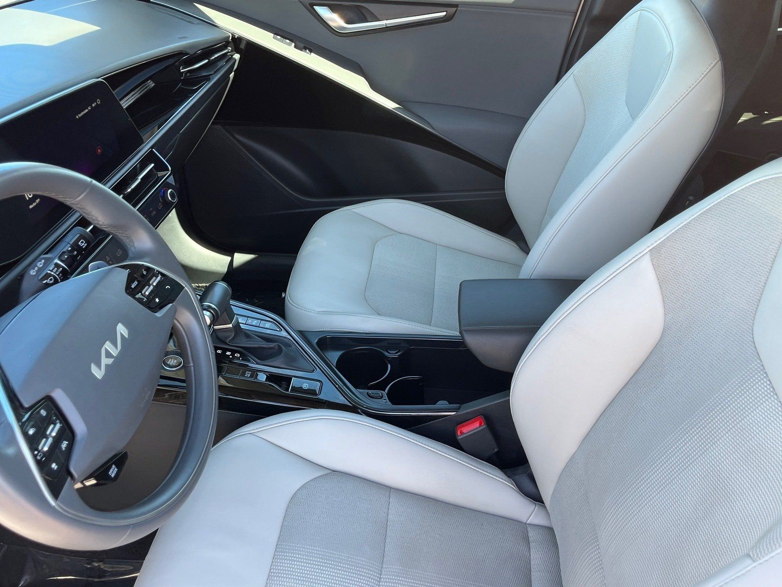 Used 2024 Kia Niro EX Touring FWD image 17