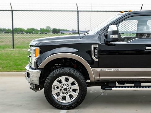 Used 2018 Ford F250 King Ranch w/ King Ranch Ultimate Package AWD/4WD image 16
