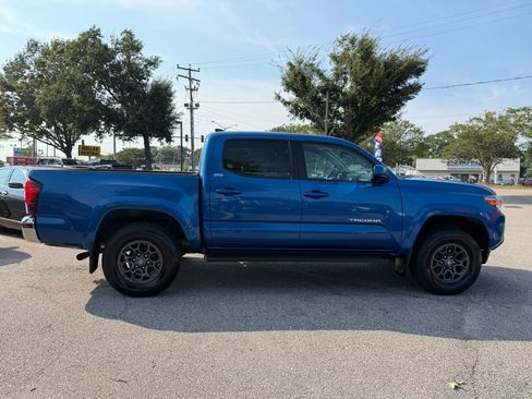 Used 2018 Toyota Tacoma SR5 RWD image 5