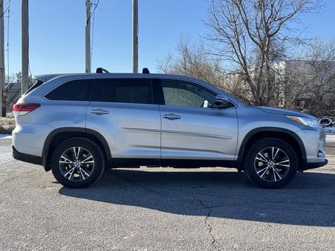Used 2019 Toyota Highlander AWD V6 image 6