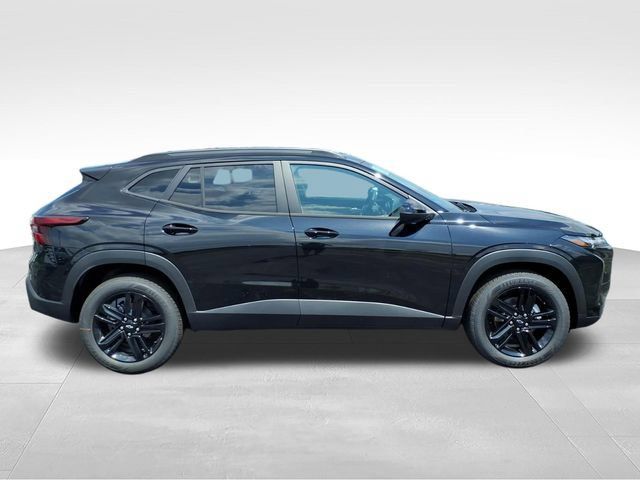 New 2026 Chevrolet Trax ACTIV w/ Sunroof Package FWD image 2