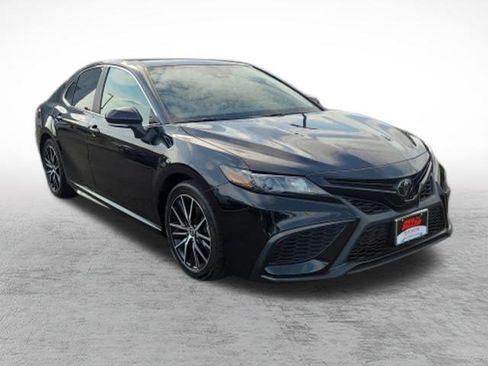 Used 2023 Toyota Camry SE w/ Cold Weather Package AWD/4WD image 3