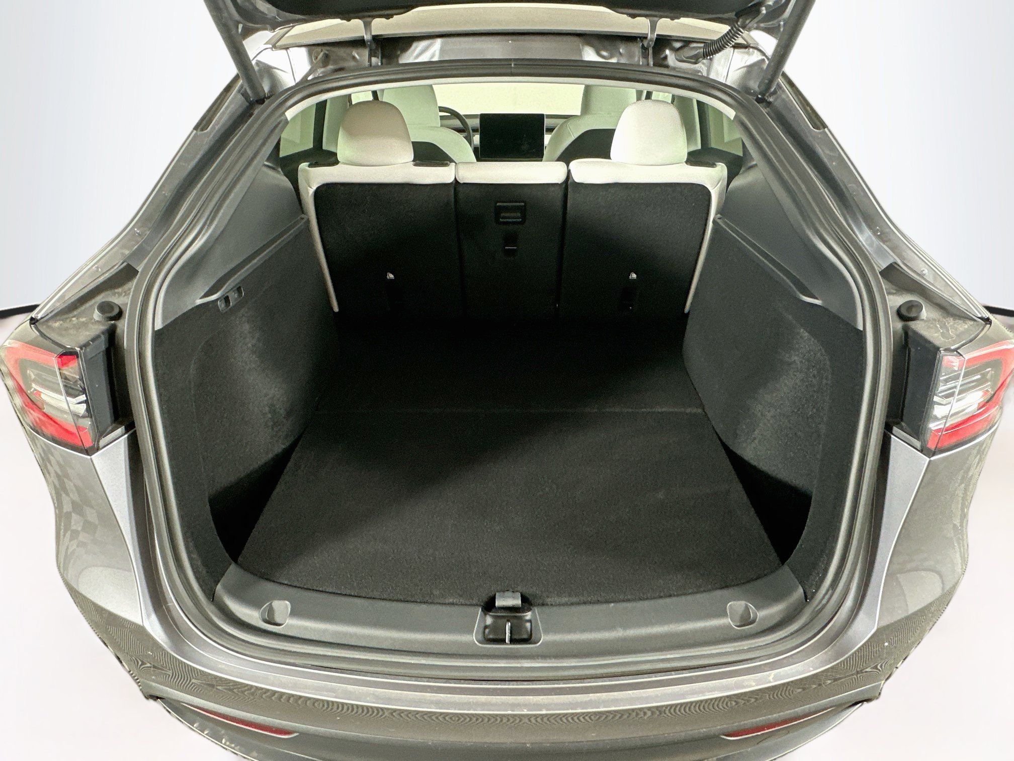 Used 2025 Tesla Model Y Long Range RWD image 28
