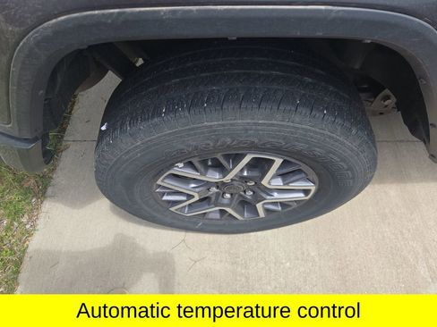 Used 2025 Jeep Wrangler Unlimited Sahara AWD/4WD image 7