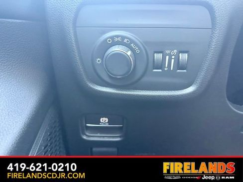 New 2026 Jeep Grand Cherokee Altitude image 23