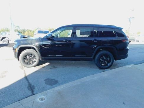 New 2025 Jeep Grand Cherokee L Laredo image 6