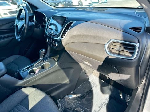 Used 2019 Chevrolet Equinox LT w/ Sun & Navigation Package image 27