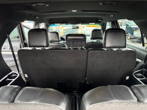Used 2017 Ford Explorer XLT w/ Equipment Group 202A FWD image 10
