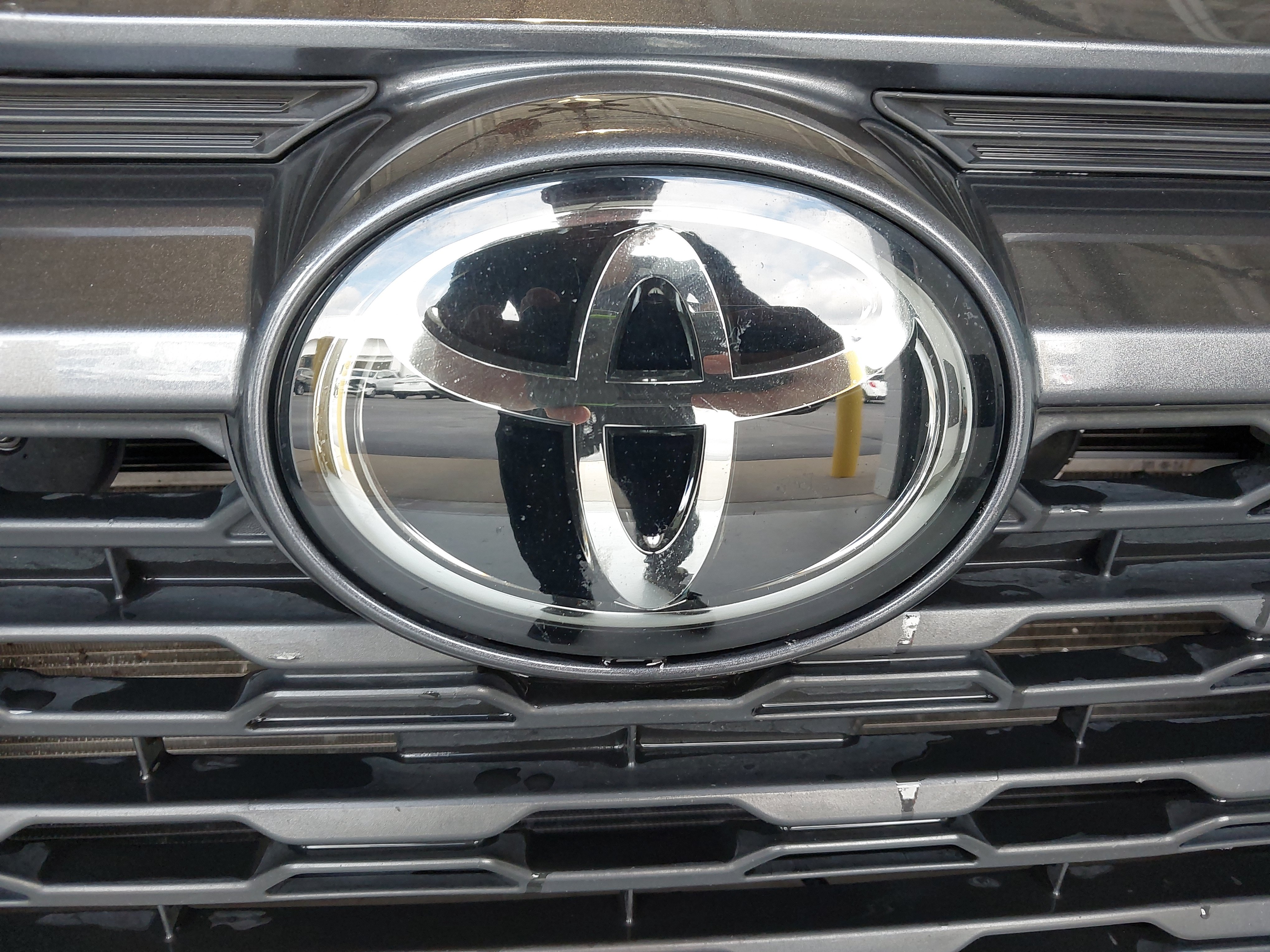 Used 2025 Toyota RAV4 LE AWD/4WD image 32