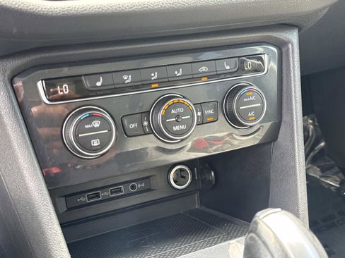 Used 2020 Volkswagen Tiguan SEL FWD image 24