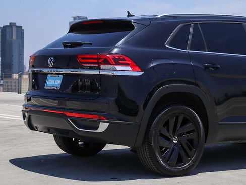 Certified 2020 Volkswagen Atlas Cross Sport SE FWD image 9