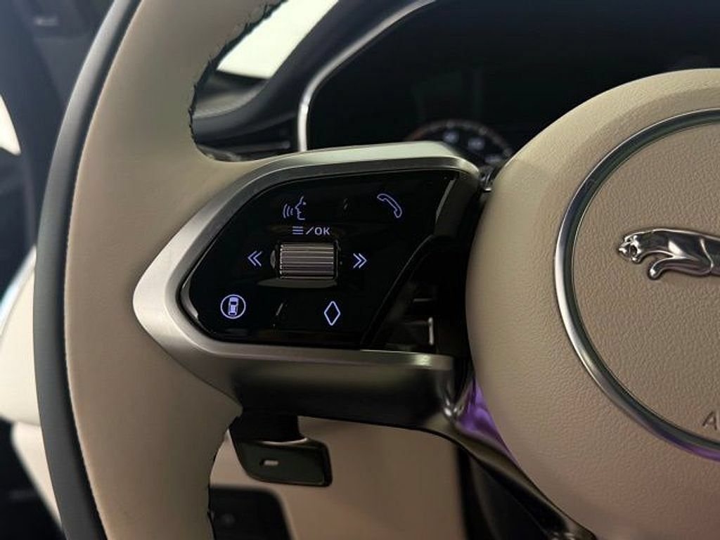 Certified 2026 Jaguar F-PACE R-Dynamic S AWD/4WD image 18
