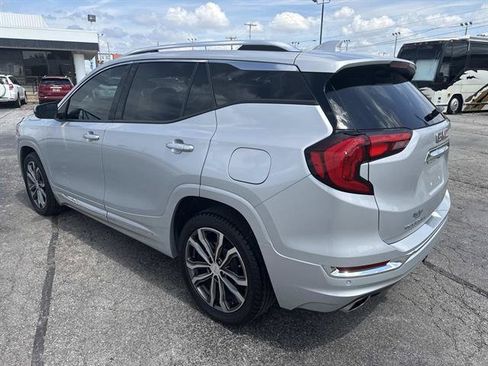 Used 2020 GMC Terrain Denali w/ Denali Premium Package FWD image 8