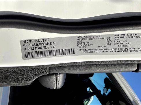 New 2025 Jeep Grand Cherokee L Altitude image 13