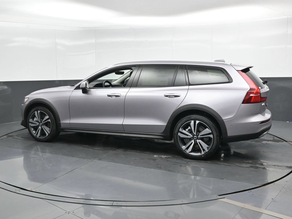 New 2026 Volvo V60 B5 Cross Country Plus w/ Climate Package AWD/4WD image 7