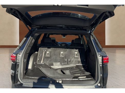 Used 2023 Chevrolet Traverse RS w/ LPO, Floor Liner Package image 17