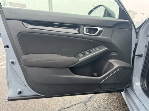 Used 2023 Honda Civic EX image 9