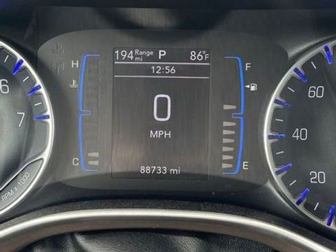 Used 2019 Chrysler Pacifica Touring-L FWD image 6
