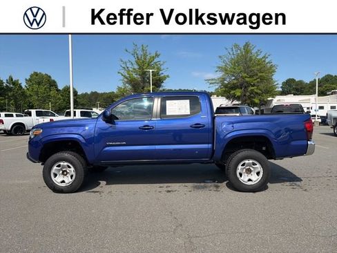 Used 2022 Toyota Tacoma SR5 RWD image 2