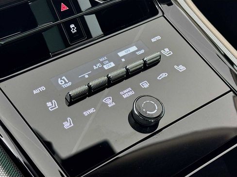 Certified 2025 Porsche Panamera RWD image 21