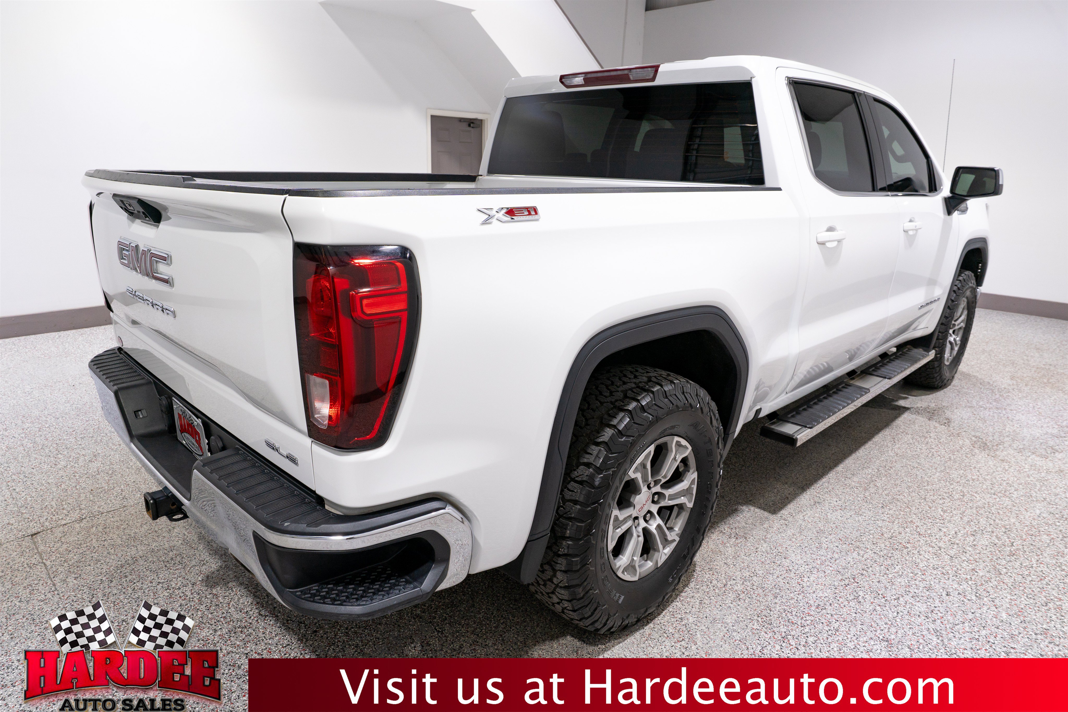 Used 2024 GMC Sierra 1500 SLE w/ X31 Off-Road Package AWD/4WD image 5