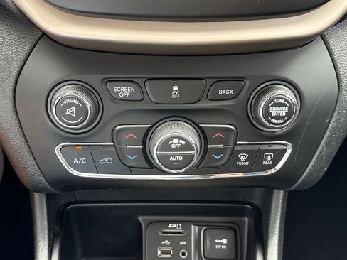 Used 2015 Jeep Cherokee Limited FWD image 25