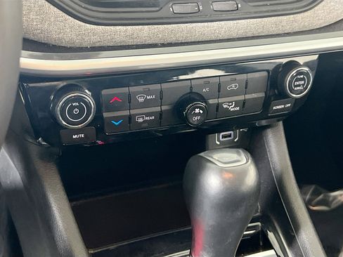 Used 2022 Jeep Compass Latitude w/ Sun and Sound Group AWD/4WD image 15