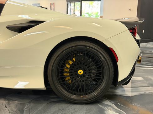 Used 2022 Ferrari F8 Tributo RWD image 6