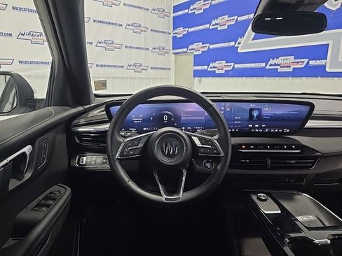 Used 2025 Buick Enclave Preferred image 2