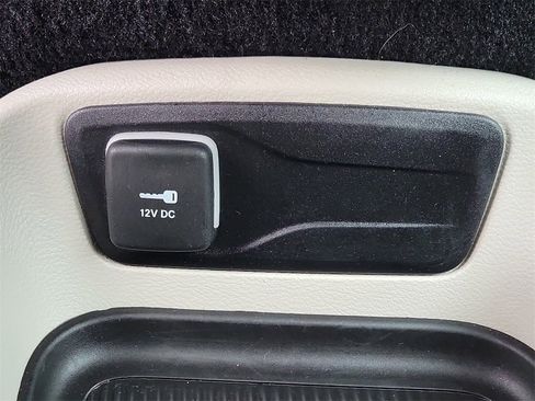 Used 2024 Chrysler Voyager LX image 31