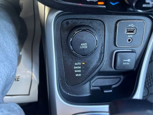 Used 2017 Jeep Compass Latitude w/ Popular Equipment Group image 32