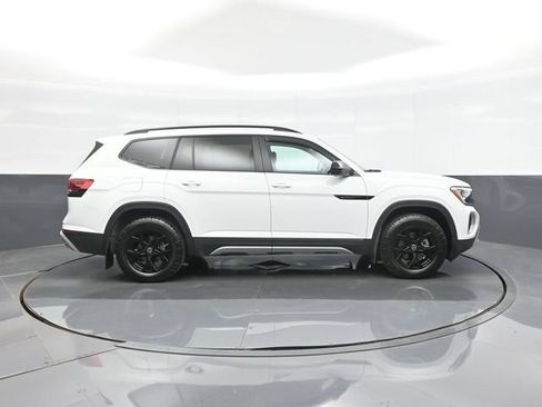 Used 2024 Volkswagen Atlas Peak Edition SE AWD/4WD image 8
