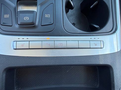Used 2025 Kia Carnival FWD image 41