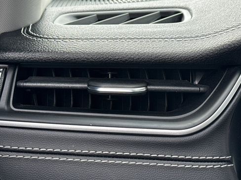 Used 2022 Jeep Grand Cherokee Limited image 28