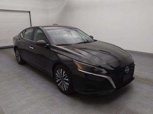 Used 2024 Nissan Altima 2.5 SV image 13