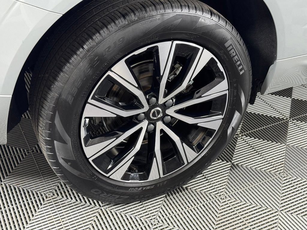 Certified 2024 Volvo XC60 B5 Core w/ Climate Package AWD/4WD image 7