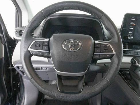 Used 2023 Toyota Sienna XLE image 27