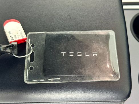 Used 2022 Tesla Model Y Long Range image 38