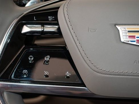 Used 2025 Cadillac Escalade ESV Sport Platinum w/ LPO, Floor Liner Package AWD/4WD image 27