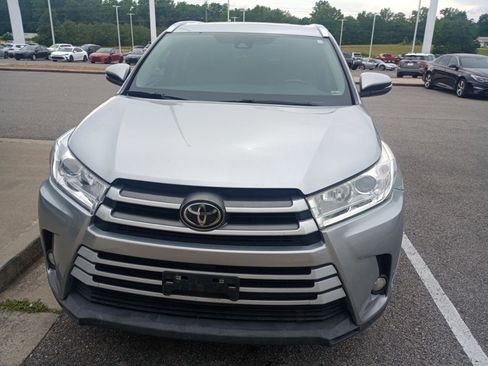 Used 2017 Toyota Highlander XLE AWD/4WD image 2