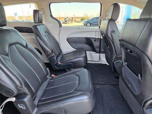Used 2024 Chrysler Pacifica Touring-L image 24