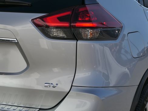 Used 2018 Nissan Rogue SV FWD image 6