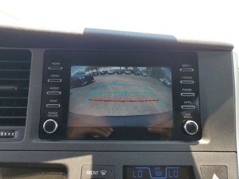 Certified 2020 Toyota Sienna L image 21