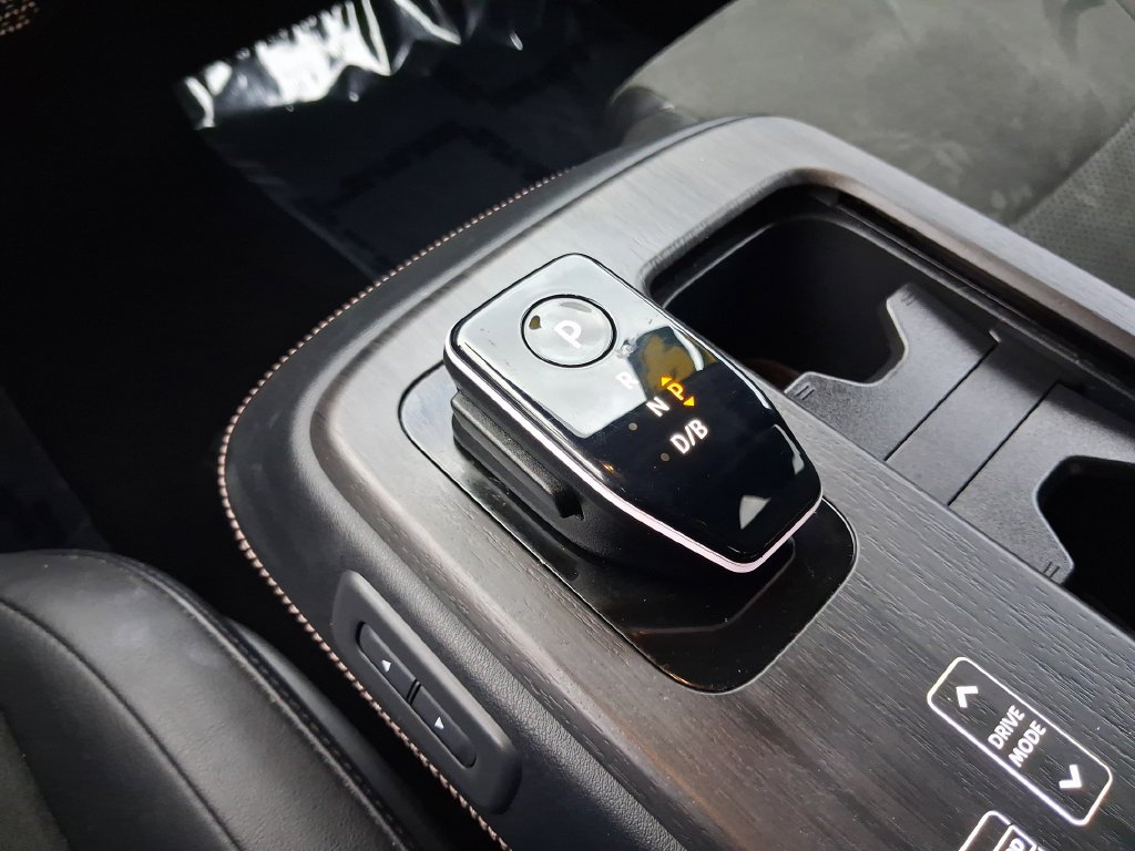 Used 2024 Nissan Ariya AWD image 22