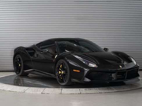 Used 2016 Ferrari 488 GTB RWD image 7