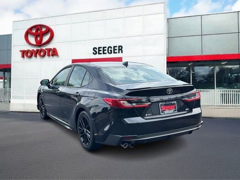 Used 2025 Toyota Camry SE FWD image 7