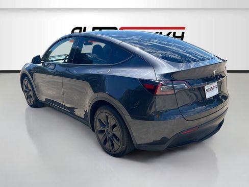 Used 2024 Tesla Model Y Long Range RWD image 5